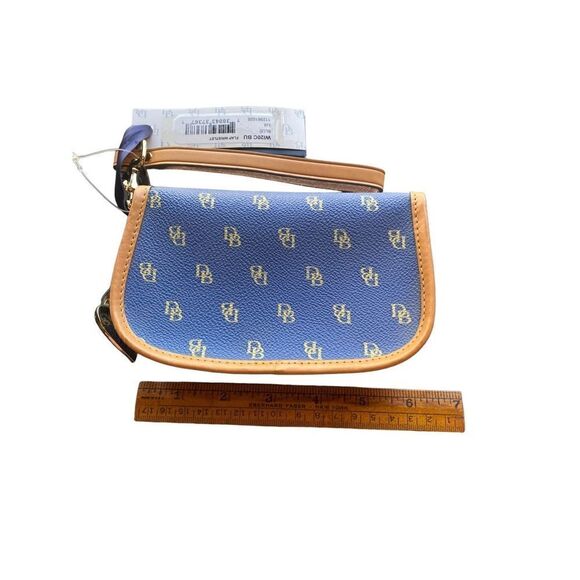 NWT Dooney & Bourke Blue Monogram Wristlet Flap Wallet Pouch Heart Pink Charm Ne - Picture 6 of 7